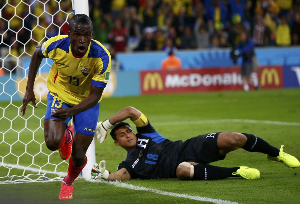 Valencia comemora gol sobre Honduras, na Arena da Baixada | Darren Staples/Reuters
