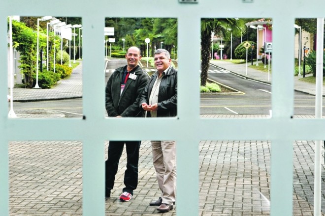 Os professores Elival e Lúcio, à frente do projeto | 