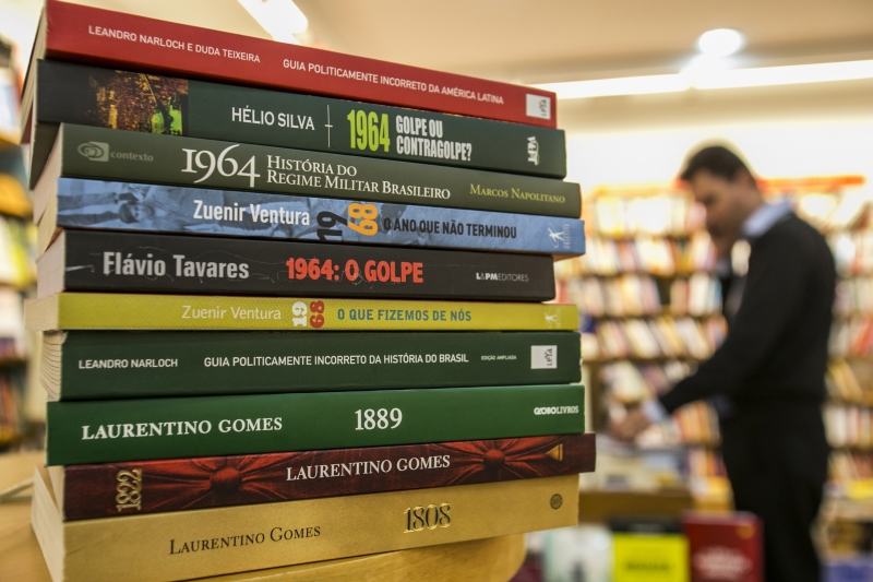Safra de livros que tratam da história do Brasil emplacou vários títulos nas listas dos mais vendidos | Marcelo Andrade / Gazeta do Povo