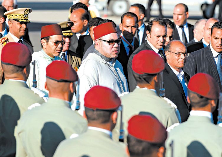 O Rei Mohammed VI, no centro, não baniu práticas não-democráticas | Fethi Belaid/Agence France-Presse Getty Images