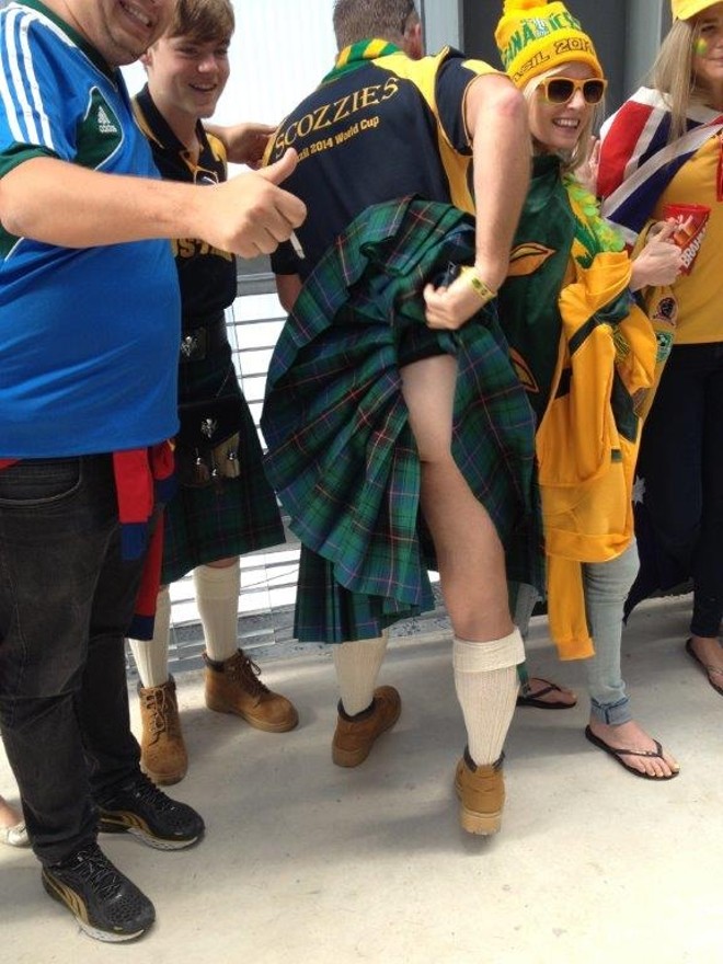 Torcedor australiano de kilt mostra o que (não) tinha por baixo da peça |