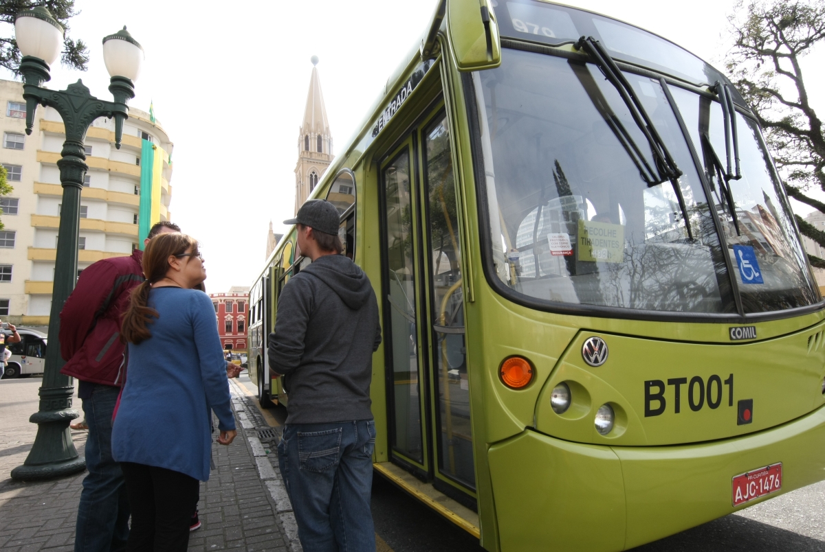 Linha Turismo, que normalmente custa R$ 29 por passageiro, hoje também foi "catraca livre" em Curitiba | Aniele Nascimento/Agência de Notícias Gazeta do Povo