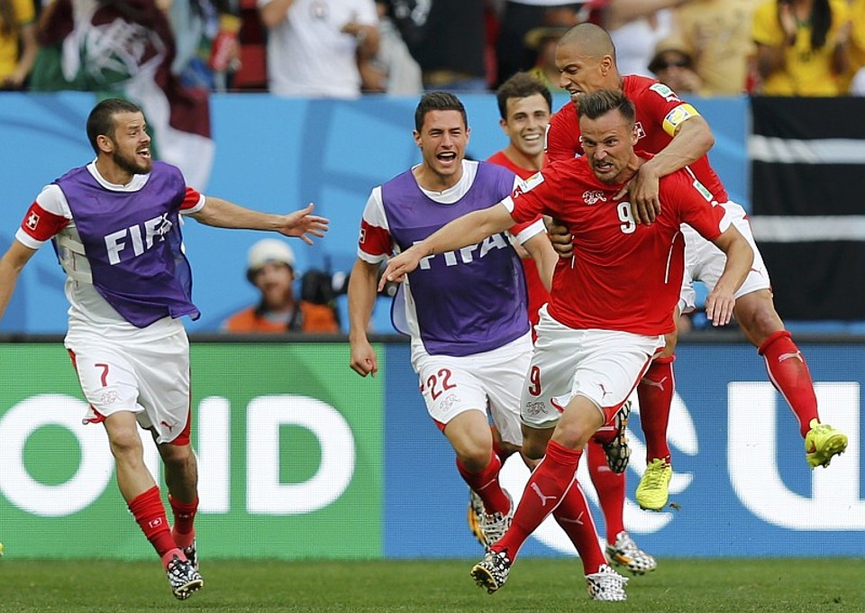 Seferovic venceu Domínguez em forte chute nos acréscimos | Reuters