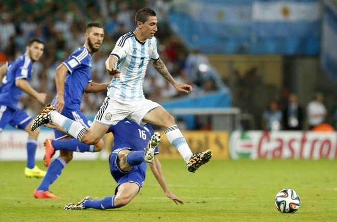 Angel Dí Maria faz jogada durante partida da Argentina contra a Bósnia | Hugo Harada/Gazeta do Povo