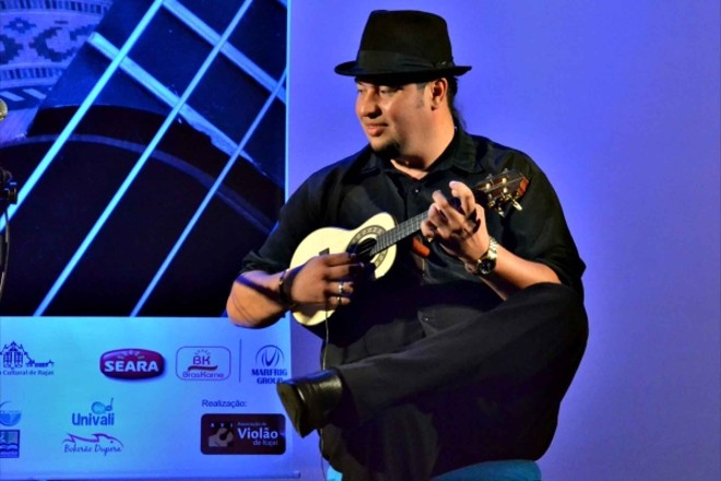 Julião Boêmio, cavaquinhista |