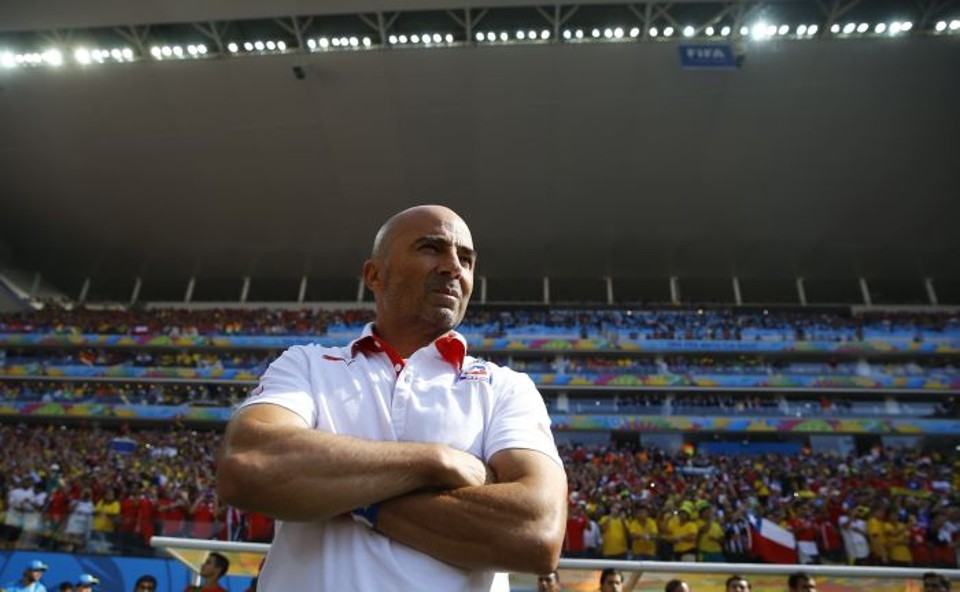 Sampaoli durante a partida entre Chile e Holanda pela terceira rodada da primeira fase | Reuters