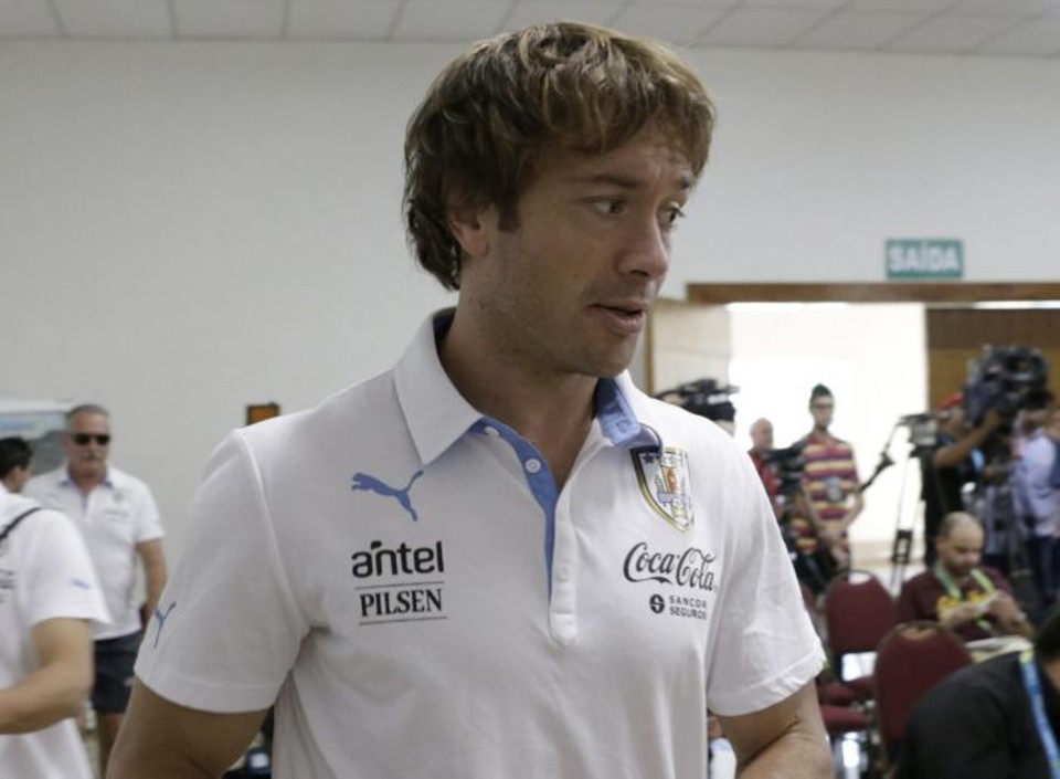 Zagueiro Lugano não joga pelo Uruguai diante da Inglaterra | EFE