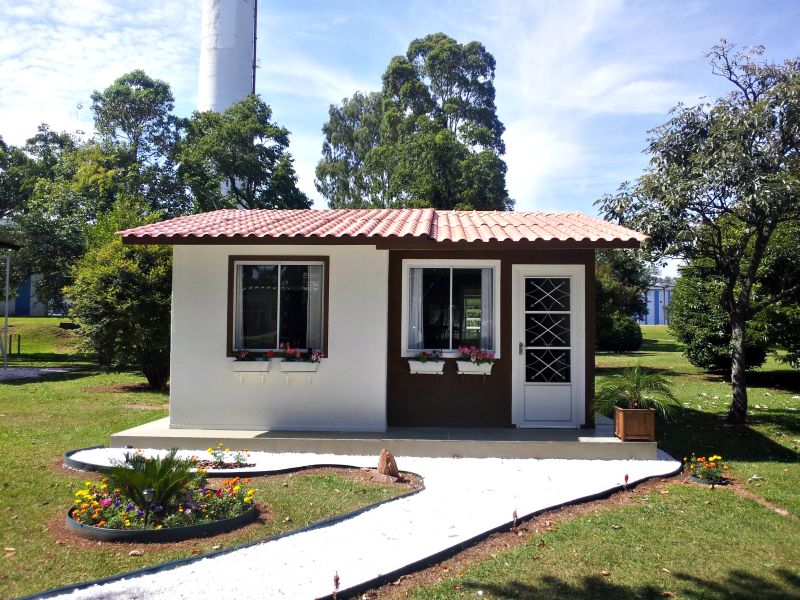 Painéis são feitos com espuma PIR (poliisocianurato), que tem fibra de vidro e resina na composição | Divulgação