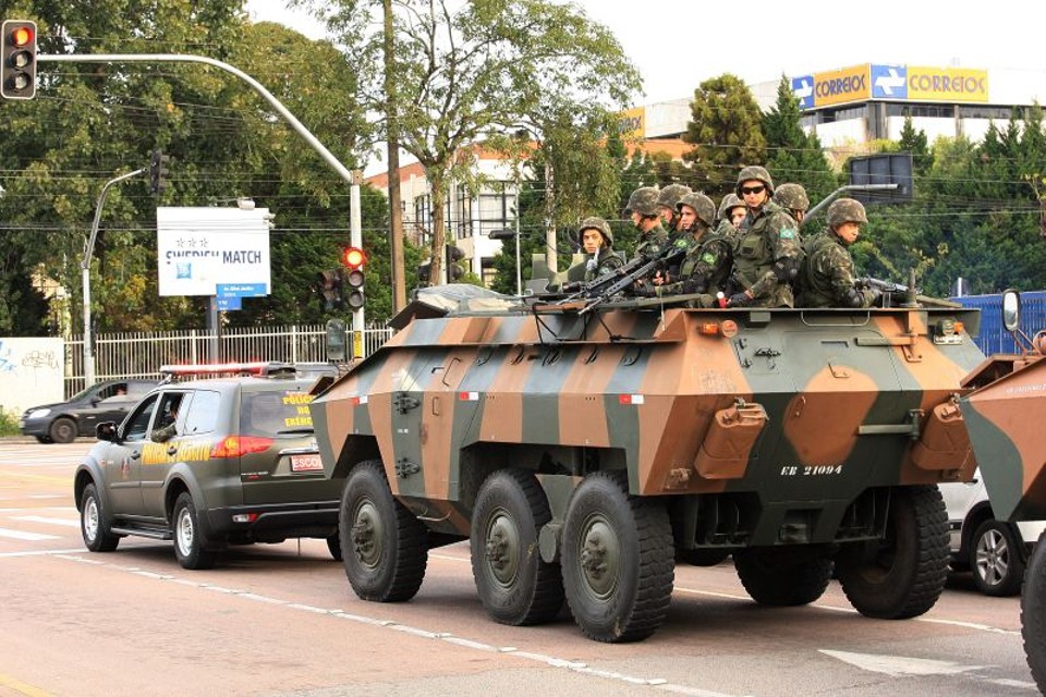 Curitiba ganha proteção militar para Copa