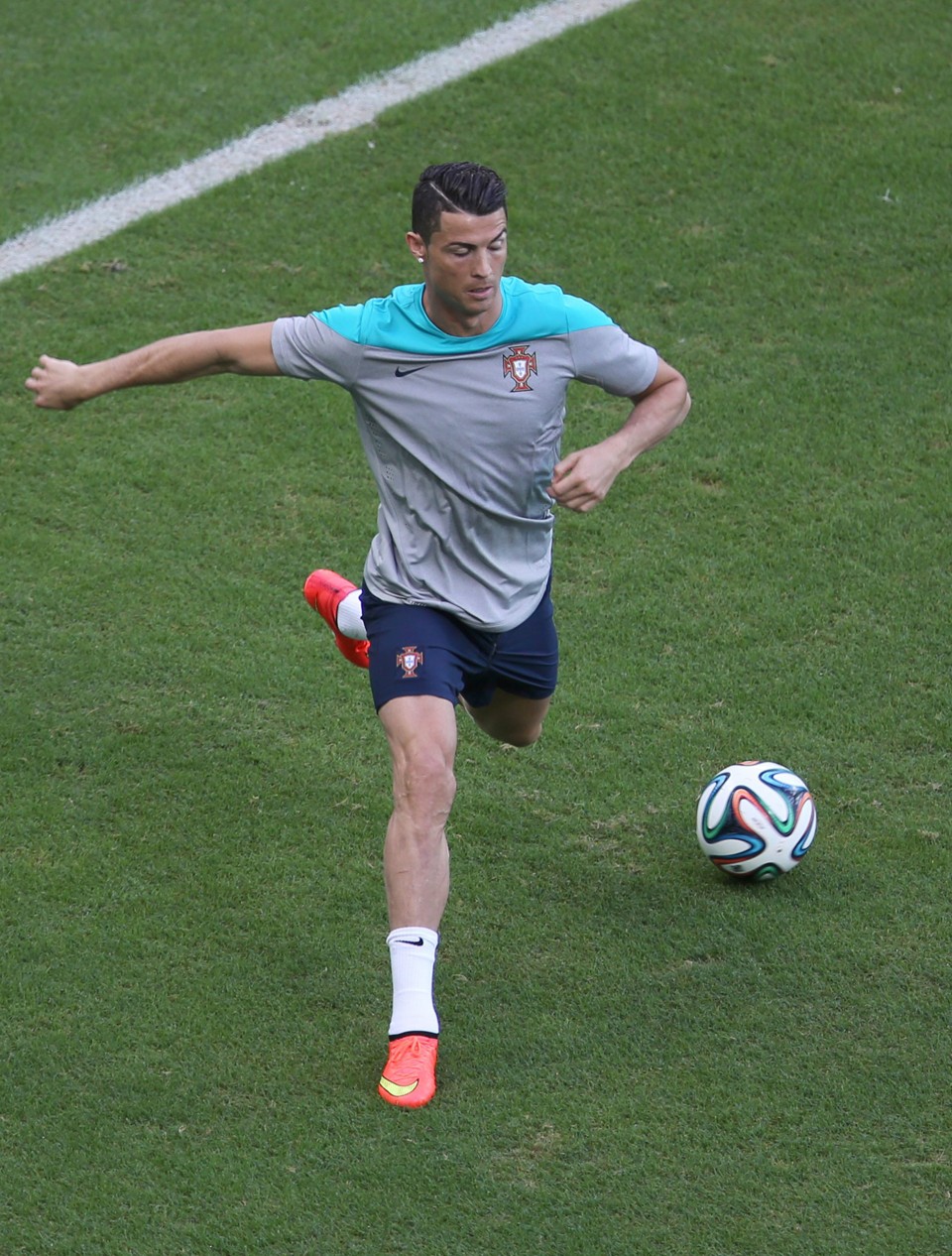 Cristiano Ronaldo treina para a estreia na Copa | ALI HAIDER/EFE