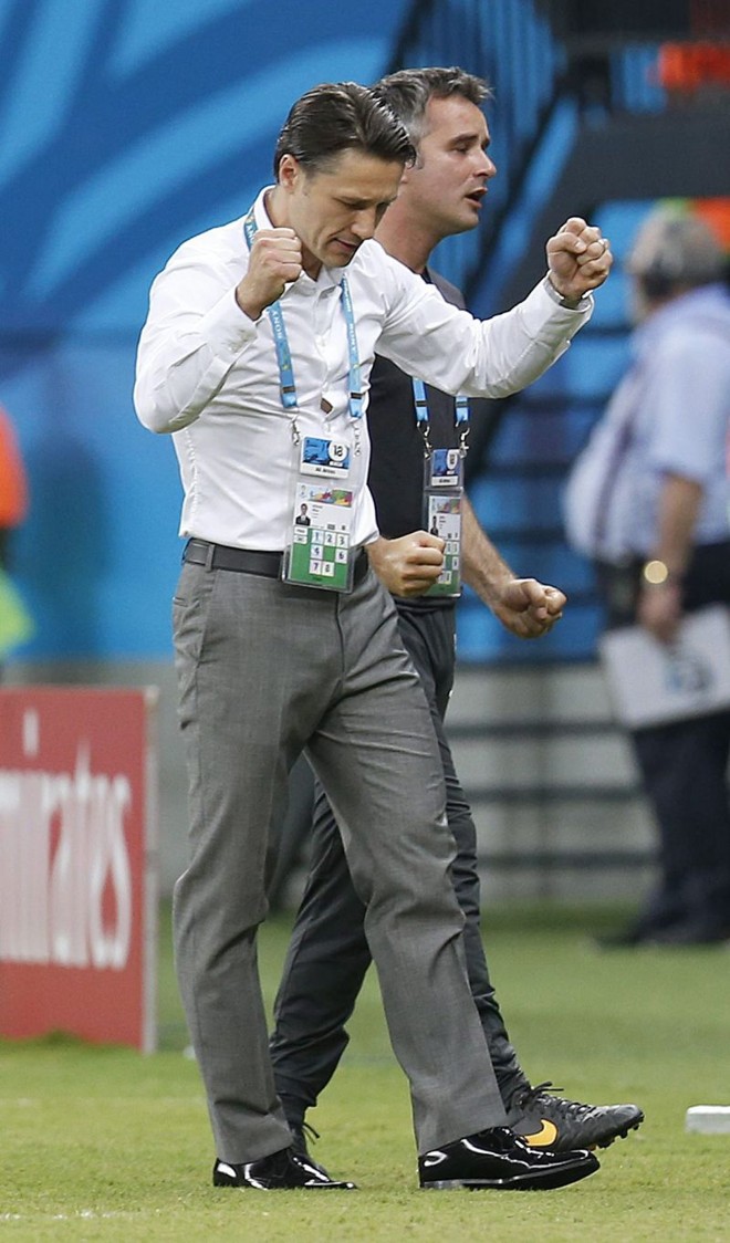 O técnico da Croácia, Niko Kovac, comemora o primeiro gol do time contra Camarões | 