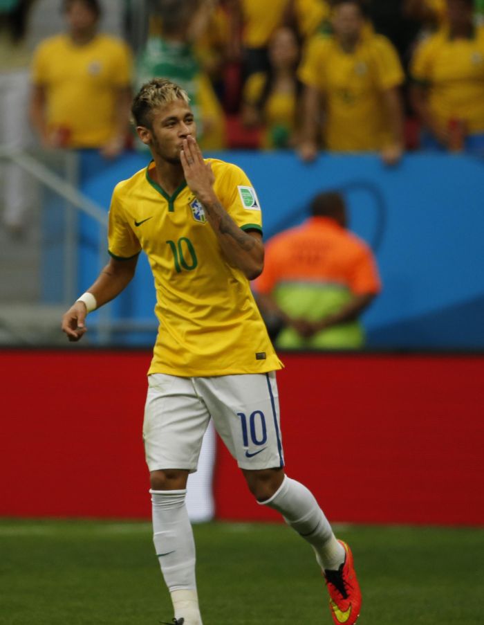 Neymar comemora o gol do Brasil contra Camarões | Albari Rosa / Gazeta do Povo