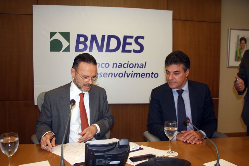 Presidente do BNDES, Luciano Coutinho, em reunião com o governador Beto Richa | Sandro Couto/BNDES