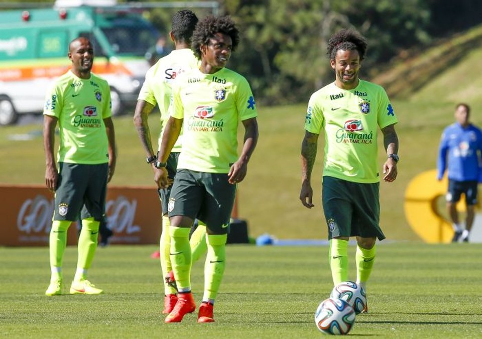 Willian substituiu Oscar no trabalho desta quinta | Hugo Harada / Gazeta do Povo