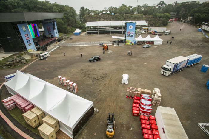 Estrutura montada na Pedreira Paulo Leminski para a Fifa Fan Fest | Marcelo Andrade/Gazeta do Povo