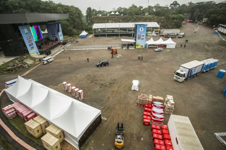 Estrutura montada na Pedreira Paulo Leminski para a Fifa Fan Fest | Marcelo Andrade/Gazeta do Povo