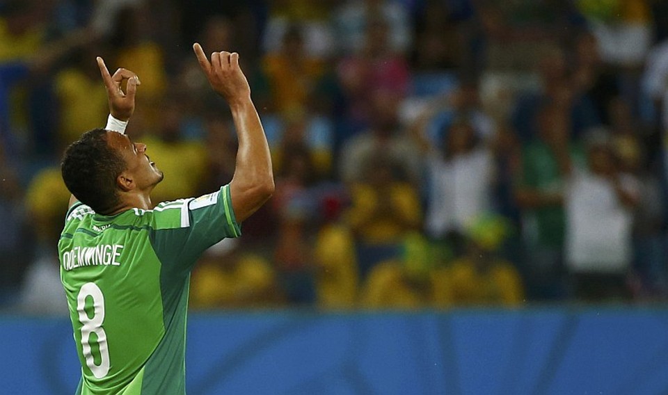 Peter Odemwingie comemora seu gol sobre a Bósnia | Reuters