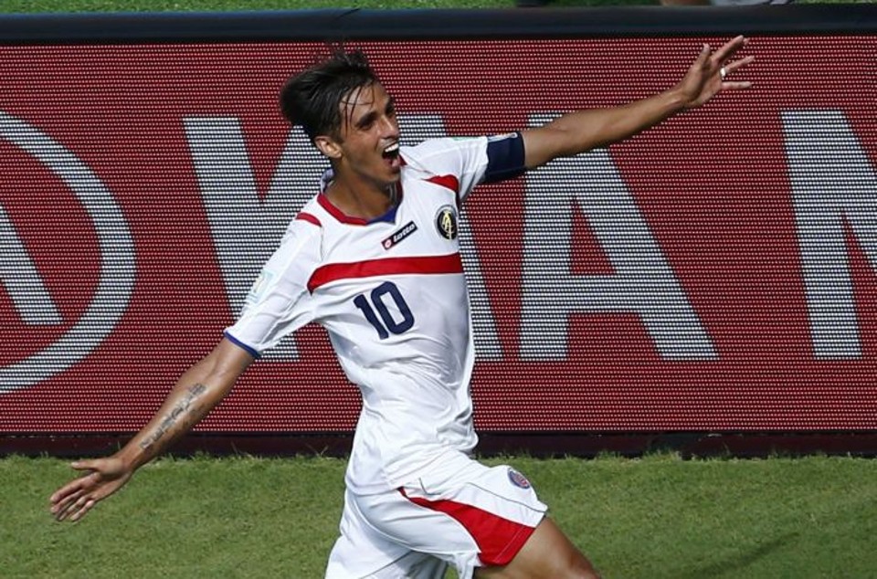 O capitão da Costa Rica, Bryan Ruiz, comemora o gol contra a Itália | REUTERS / Ruben Sprich