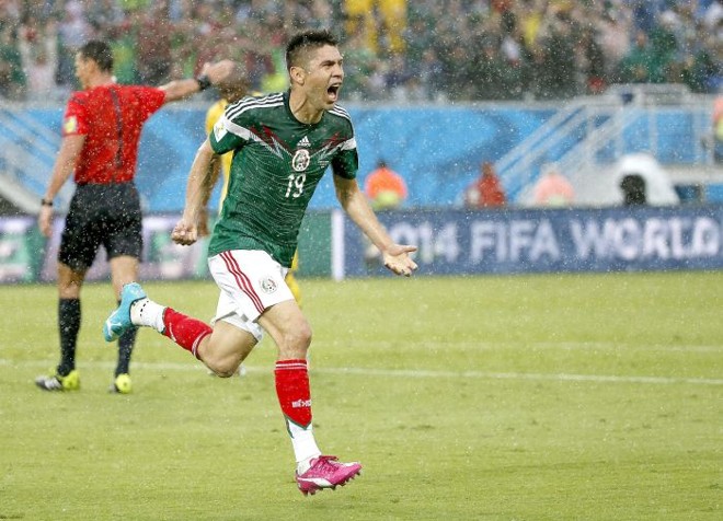 Peralta marcou o primeiro gol da seleção do México na Copa 2014 | 
