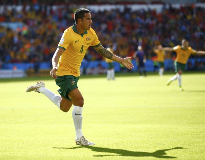 Cahill abriu o placar para a Austrália diante da Holanda com um dos gols mais bonitos até aqui na Copa |