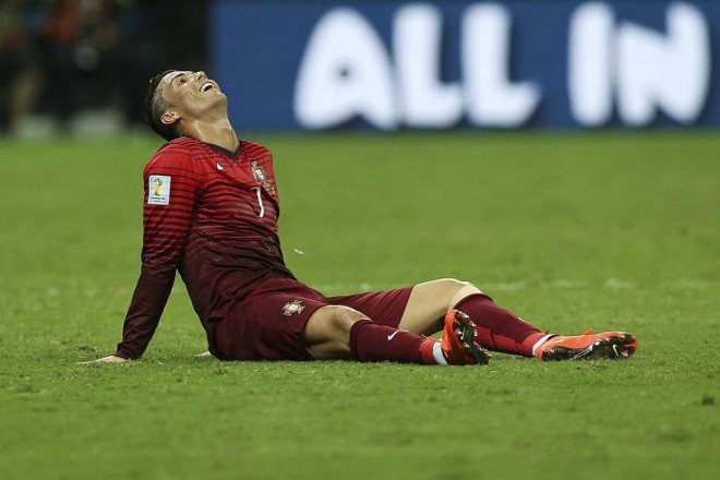 Melhor jogador do mundo, Cristiano Ronaldo lamenta gol perdido |