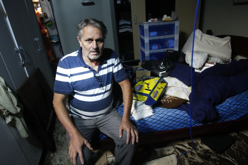 Eufrásio Lorbiete viu sua casa ser alagada mais uma vez | Fotos: André Rodrigues/Gazeta do Povo