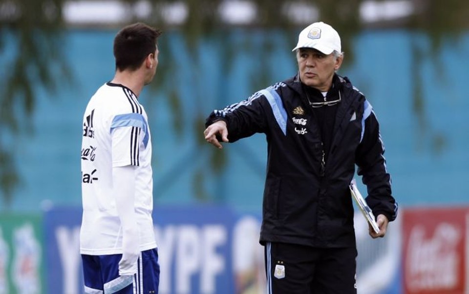 Sabella orienta Messi em treino da Argentina | Reuters