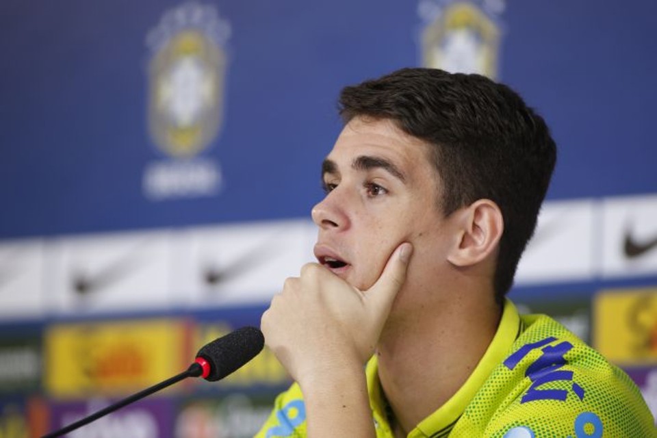 Oscar acredita que Espanha ainda é forte após sofrer goleada para Holanda | Hugo Harada / Gazeta do Povo