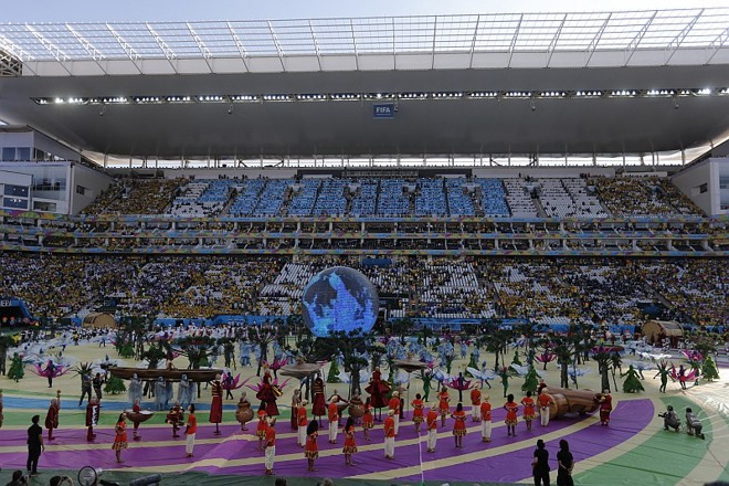 Primeiro ato da abertura homenageou as várias formas de natureza do Brasil, como as palmeiras e araucárias | 