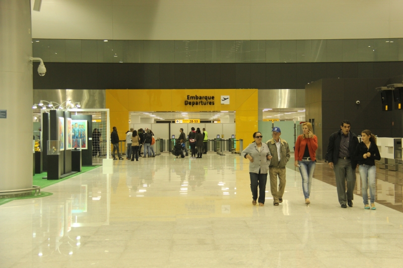 Setor de embarque do Terminal 3, em Guarulhos: falta de bancos na área pública é criticada por usuários | Anna Paula Franco / Gazeta do Povo