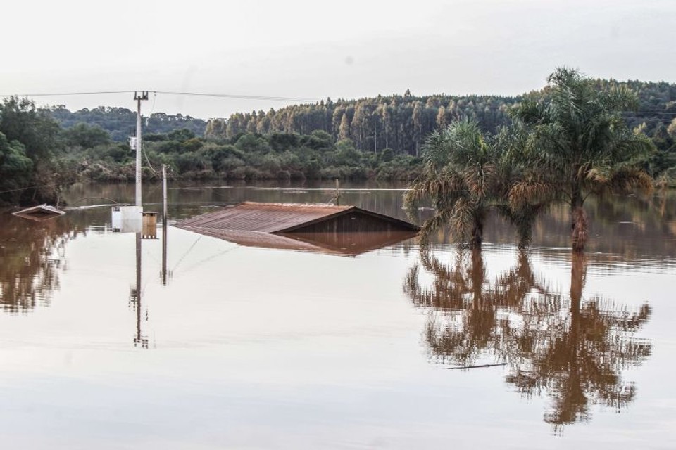 Na região de Guarapuava, às margens do Rio Jordão, casas estão submersas e a situação ainda deve demorar para ser normalizada | Daniel Castellano/ Gazeta do Povo