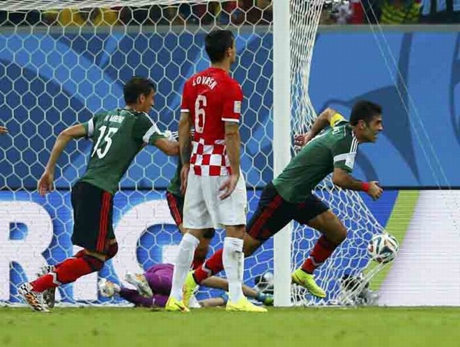 O experiente zagueiro Rafa Márquez abriu o placar para os mexicanos | Eddie Keogh/Reuters