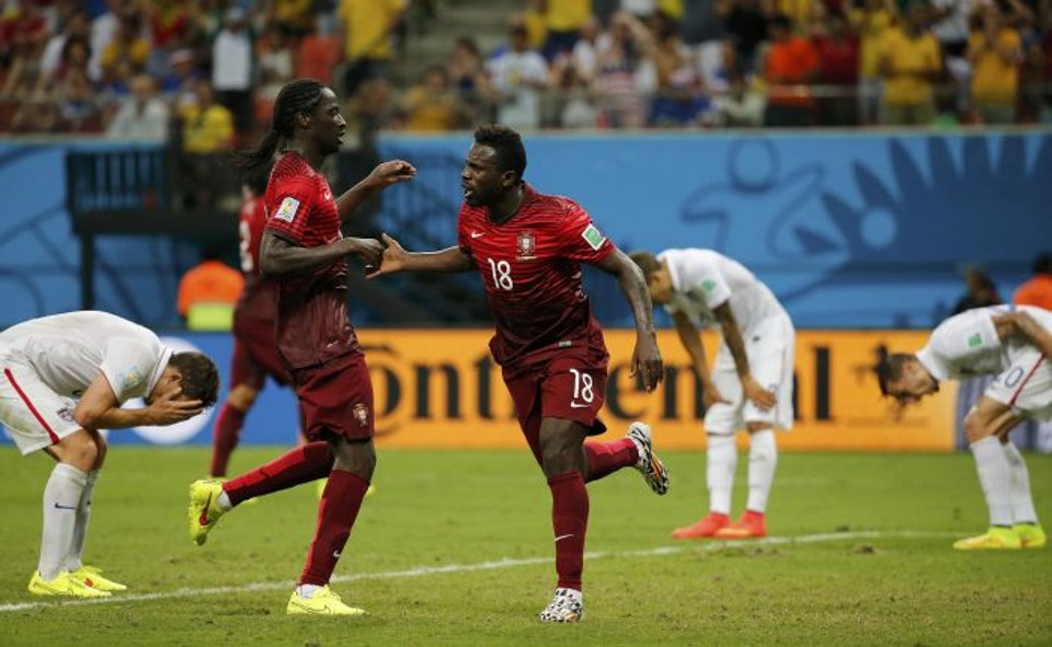 Varela acertou bela cabeçada em cruzamento de Cristiano Ronaldo para salvar seleção portuguesa de eliminação | Reuters