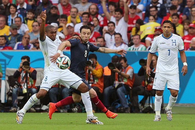 Valbuena disputa jogada com Wilson Palacios | 