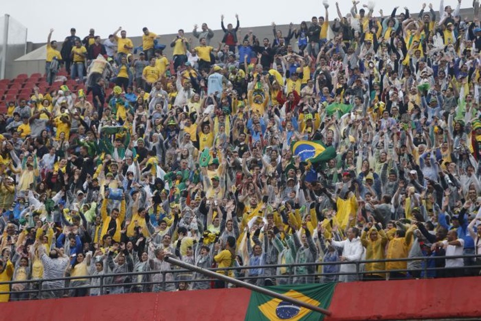 Torcida teve dificuldade para chegar ao Morumbi no amistoso desta sexta (6) | Albari Rosa/Gazeta do Povo