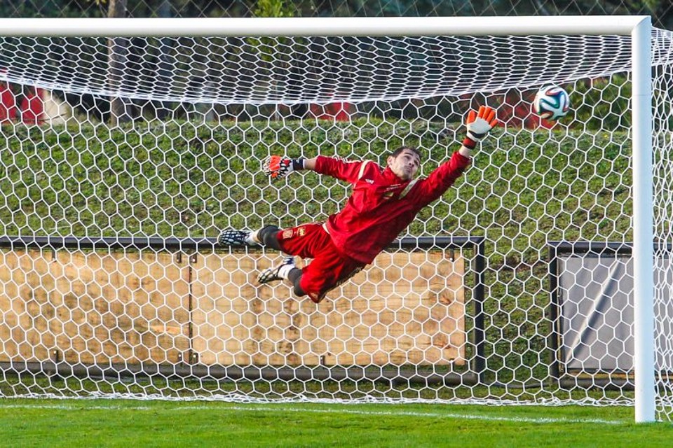 O goleiro espanhol Casillas durante treino no CT do Caju, em Curitiba | Brunno Covello / Agência de Notícias Gazeta do Povo