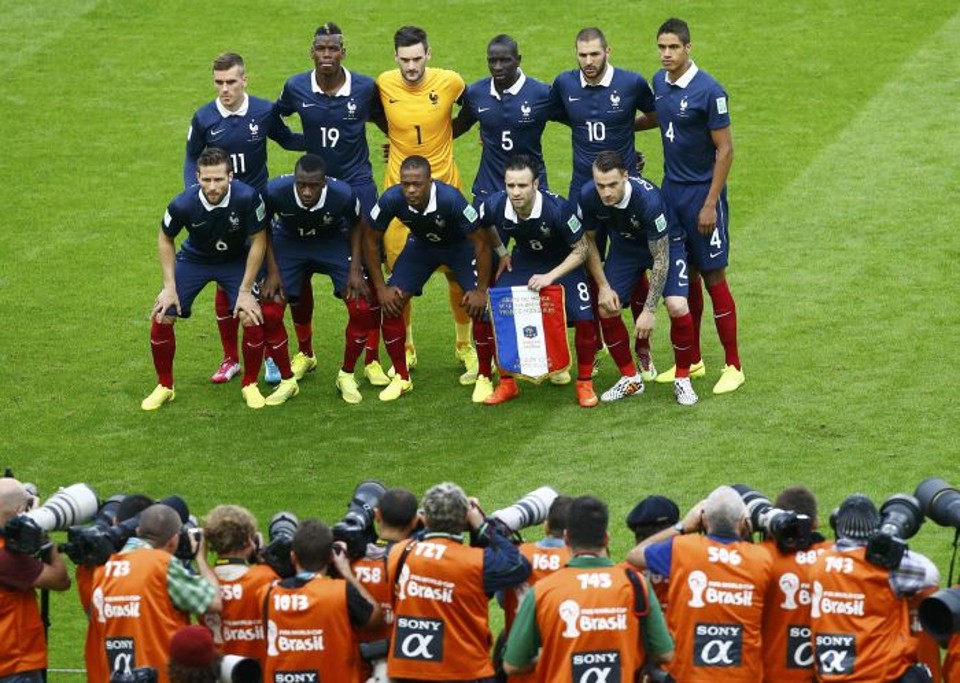 Jogadores da França posam para os fotógrafos antes do jogo contra Honduras | REUTERS / Marko Djurica