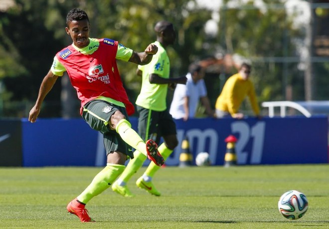 Luiz Gustavo no último treino antes do amistoso com a Sérvia | 