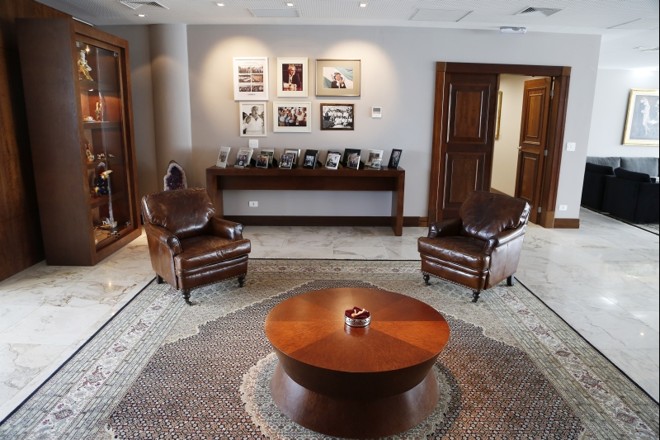 Gabinete do governador contém objetos pessoais e obras de arte | 