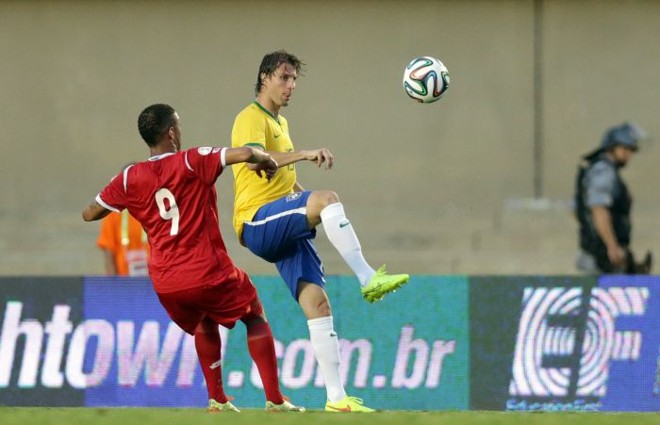 Zagueiro paranaense Henrique foi testado no fim do amistoso com o Panamá | 