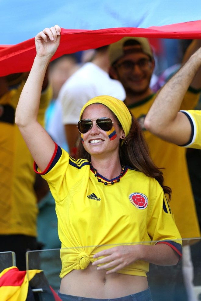 Torcedora fez a festa na vitória da seleção colombiana contra a Grécia |