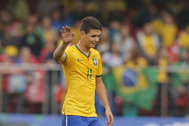 Oscar teve apresentação apagada diante da Sérvia, no último amistoso antes da Copa |