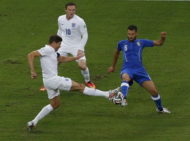 Candreva divide com Gerrard em jogo disputado no Norte do Brasil | 