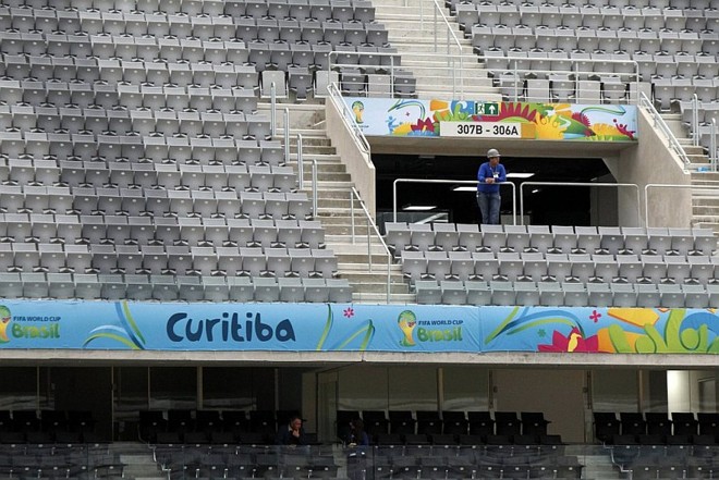 As entradas de setores da Arena da Baixada também receberam a identidade visual da Fifa |