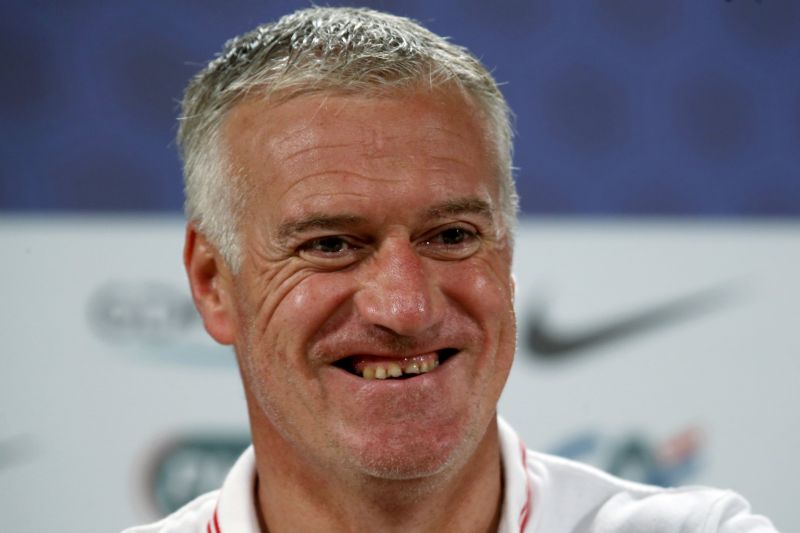 O técnico da França, Deschamps, elogiou o uso do sistema eletrônico que permite saber se a bola ultrapassou a linha do gol | Reuters