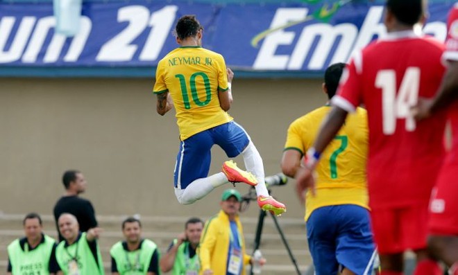 Neymar comemora o primeiro gol do Brasil diante do Panamá | 