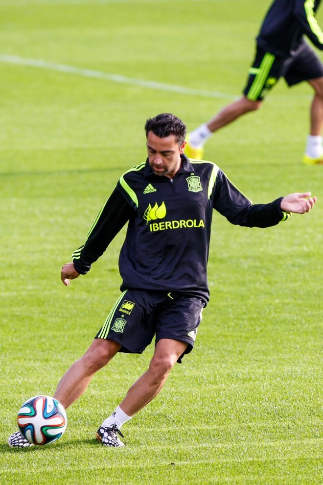 Xavi no primeiro treino da Espanha no CT do Caju | 