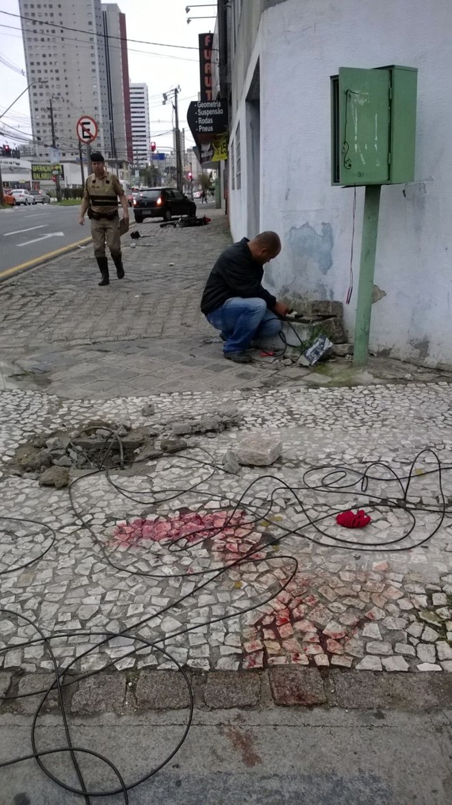 Semáforo parou de funcionar com a tentativa de roubo de cabos, o que provocou o acidente |