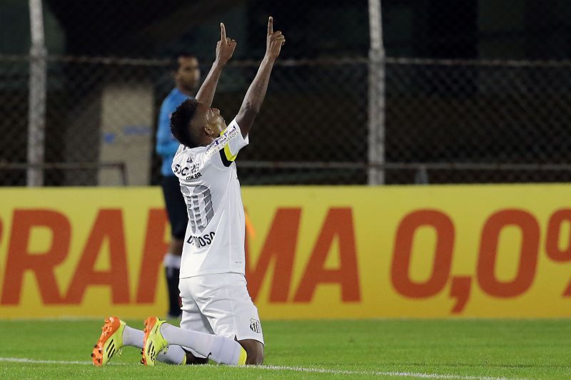 Diego Cardoso comemora seu gol na vitória do Santos sobre o Criciúma | Leandro Martins / Futura Press / Folhapress