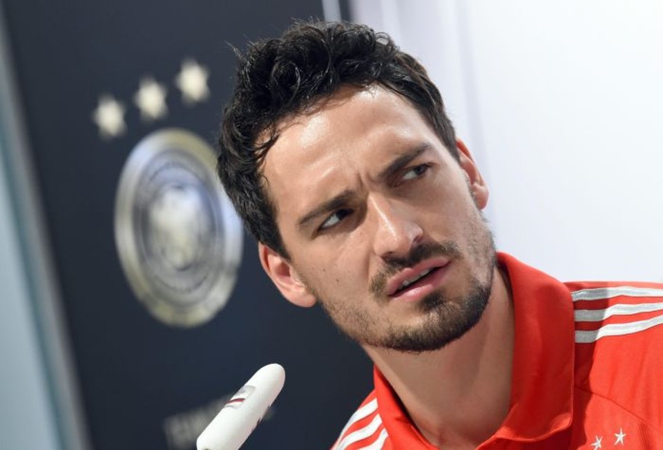 O zagueiro da Alemanha Hummels diz que o time tem de dominar o jogo | EFE / Andreas Gebert